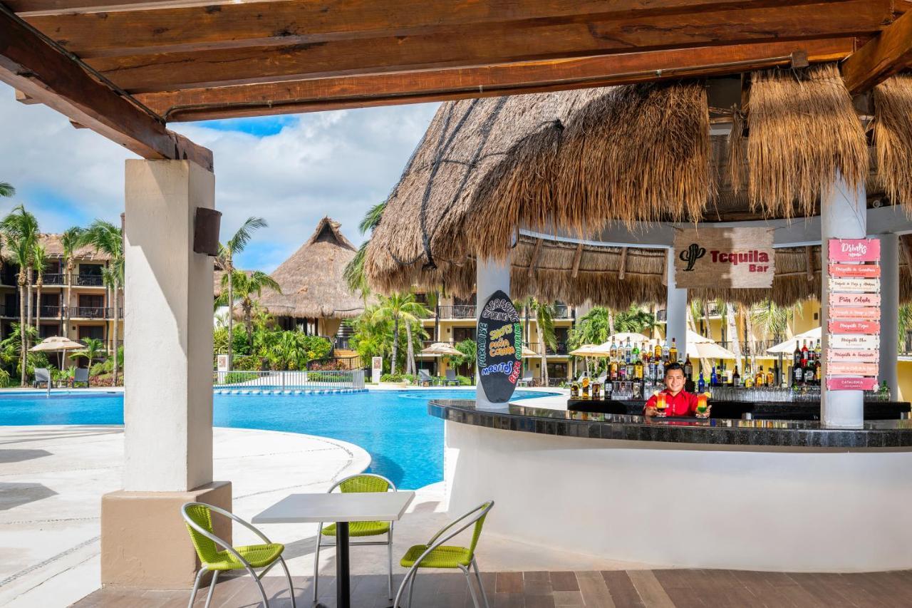 Catalonia Riviera Maya Resort & Spa Puerto Aventuras Exterior photo Pool bar at the Grand Palladium Hotel, Cancun, Mexico