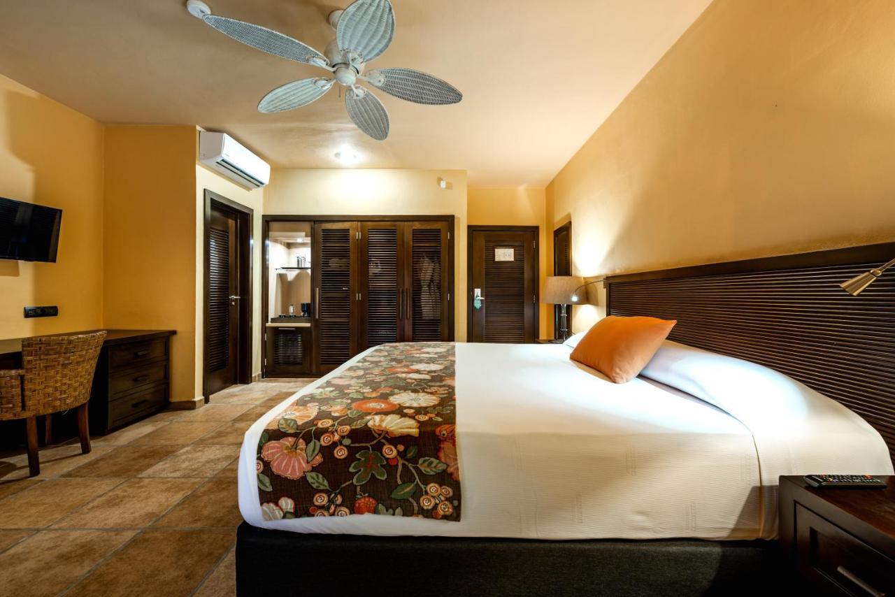 Catalonia Riviera Maya Resort & Spa Puerto Aventuras Exterior photo A room at the hotel
